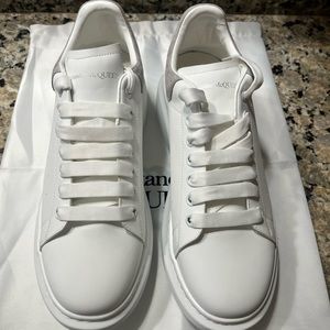 Size 10/43 Alexander Mcqueen BRAND NEW